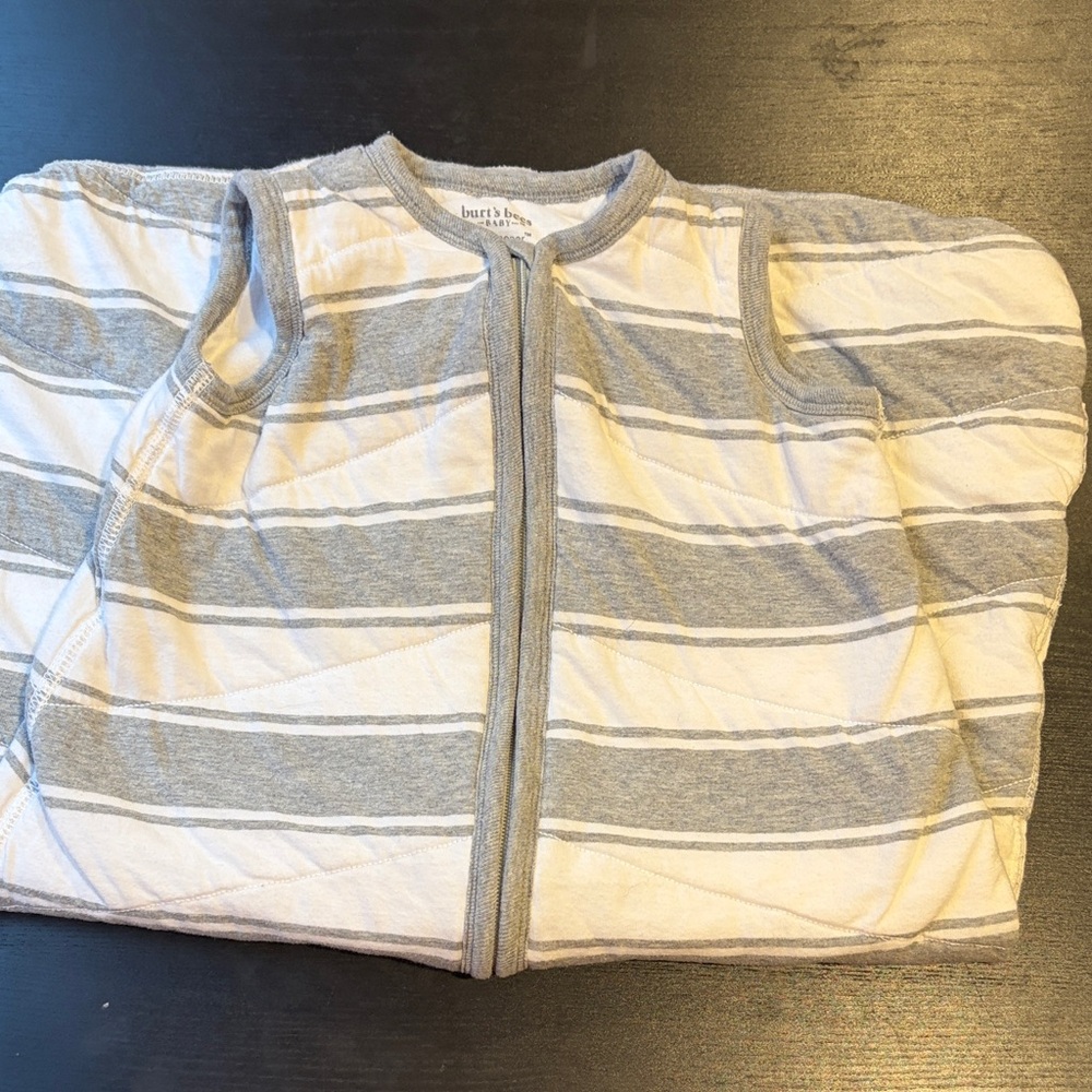 NWOT Organic Cotton Burt's Bees Baby White and Gray Logo Tag Sleepwear